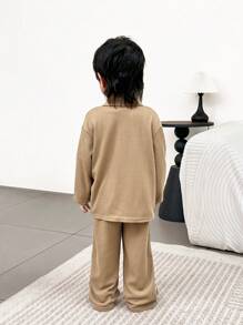 SHEIN 2 件套年轻男孩舒适宽松编织西装外套和裤子套装，适合通勤、上学、日常穿着、生日派对、典礼、婚礼、洗礼、返校、幼儿园、秋季、冬季 - 卡其色 - 查看 2