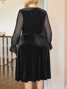 Robe de velours à manches longues avec contraste en maille et col en V unicolore, grande taille - Noir - Voir 2
