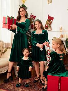 SHEIN Baby Girl Mother-Daughter Dresses, Vintage Elegant Velvet Lace Patchwork Sweetheart Neck Long Sleeve A-Line Smock Dress, Balloon Sleeve Ruffle Hem Party Dress For Holiday, For Christmas