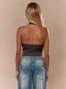 MISSGUIDED Top corto con cuello en pico, busto fruncido y abotonado - Marrón Chocolate - Ver 2