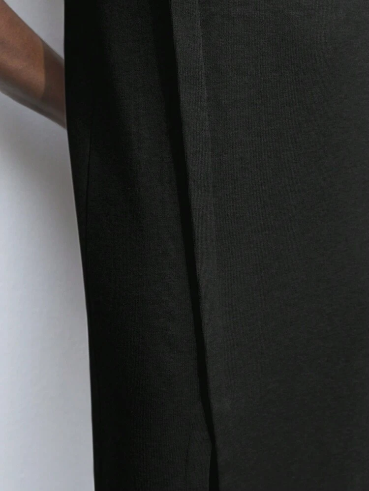 SHEIN Maija Vestido de suéter casual elegante de cuello redondo, de color negro, de líneas simples y con abertura en el bajo, para mujeres. Vestido femenino y elegante.