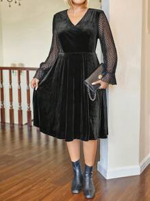 Robe de velours à manches longues avec contraste en maille et col en V unicolore, grande taille - Noir - Voir 4