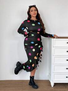 SHEIN EZwear Vestido Elegante Feminino Plus Size Preto com Estampa Floral, Gola Redonda, Manga Longa, Babado na Barra e Abertura Lateral - Multicolorido - Visão 4