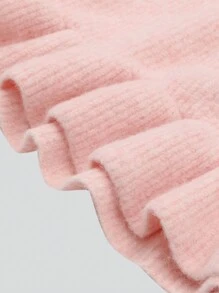 Ensemble élégant pour jeune fille avec imprimé floral en couleurs mélangées en mousseline de soie, avec un cardigan rose bordé de dentelle et un pull à volants assorti avec une jupe. Élégant et confortable pour l'automne et l'hiver