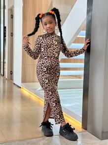 SHEIN Conjunto de blusa de manga larga con estampado de leopardo de punto informal y falda para niñas preadolescentes, conjuntos a juego de madre e hija (se venden 2 sets por separado)