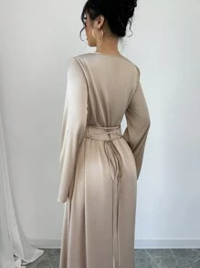 Rafferiza 性感腰部收紧圆领长袖修身连衣裙长款缎面女式服装 - 杏色 - 查看 2