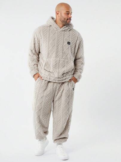 Manfinity VCAY 2 件套加大码男士宽松几何毛绒连帽衫和裤子休闲套装，适合秋冬