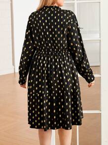 大码圆点印花 V 领荷叶边下摆长袖连衣裙
