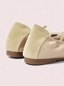 CUCCOO DOLLMOD 欧美风女式米色超柔天鹅绒蝴蝶结撞色拼接弹力休闲舒适平底芭蕾舞鞋 - 米色 - 查看 4