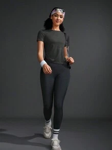 Powerista Active Gym 图案短款 T 恤衫 - 黑色 - 查看 5