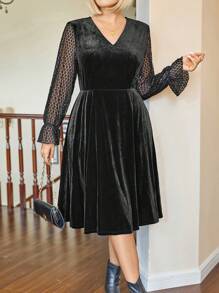 Robe de velours à manches longues avec contraste en maille et col en V unicolore, grande taille - Noir - Voir 5