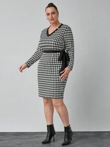 SHEIN Clasi Plus Size Women's V-Neck Long Sleeve Fitted Elegant Houndstooth Dress - Black and White - View 3