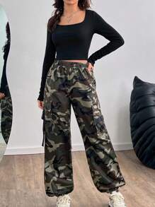 SHEIN Leap Crew 青少年女孩黑色针织方脸长袖短款上衣和迷彩工装口袋抽绳踝裤 2 件套 - 軍綠色 - 查看 4