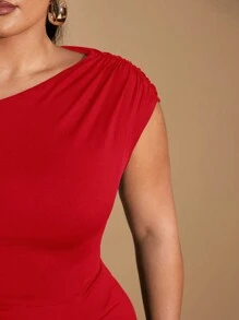 SHEIN BAE 大码女装秋冬时尚大码女装优雅约会派对黑色弹力针织舒适褶皱细节露肩垂坠连衣裙不对称下摆开衩中长连衣裙，女士生日礼服 - 紅色 - 查看 7