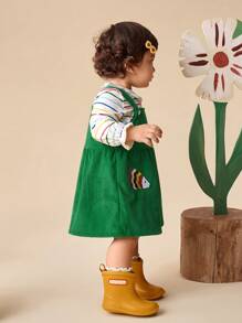SHEIN Outfit da 2 pezzi per bimba: Blusa con colletto arricciato a righe colorate e maniche a palloncino + Grembiule in velluto a coste con ricamo animale a linea A, Set casual autunnale - Verde - Visualizzare 7