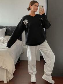 DAZY Sudadera holgada con cuello en V, mangas largas, estampado numérico y bloques de color con lazo para mujer, ropa de mujer para otoño - Negro - Ver 5