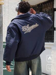 Manfinity EMRG Abrigo casual acolchado de cuello alto con cremallera frontal, manga larga y estampado de letras para hombres, ropa de vuelta al colegio, chaqueta bomber