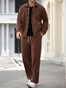 Manfinity Homme 纹理纯色前排纽扣长袖衬衫和抽绳口袋裤子 2 件套 - 卡其色 - 查看 1