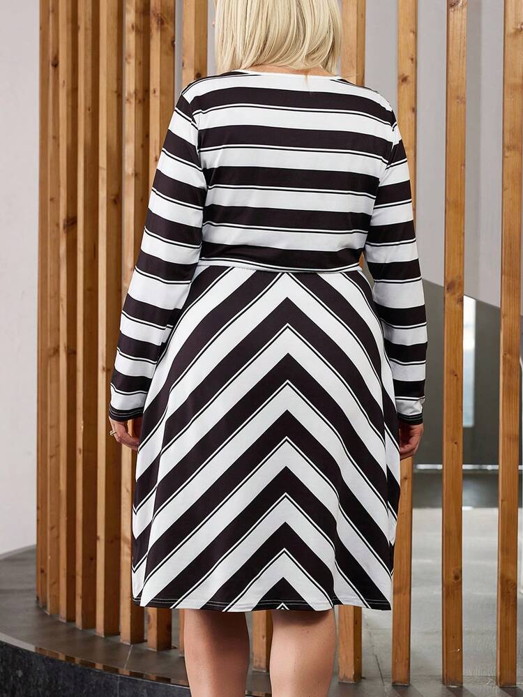 Plus Size Women's Spring/Autumn V-Neck Long Sleeve Casual Striped Dress