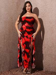 SHEIN SXY Vestido sin tirantes con abertura alta, ruedo con volantes y estampado de mariposa, talla grande para vacaciones de verano - Rojo - Ver 1