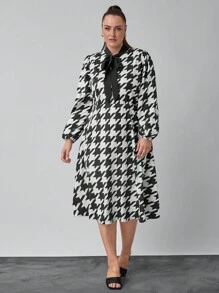 SHEIN Clasi 大码女士优雅连衣裙，系带领、灯笼袖和千鸟格图案 - 黑與白 - 查看 4