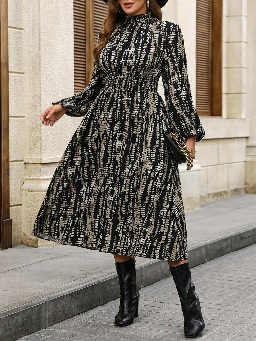 SHEIN Clasi 加大码时尚全印花立领灯笼袖连衣裙，秋季长款女装秋季服装 - 黑與白 - 查看 1