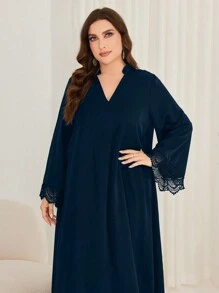 Al Najma Vestido largo árabe modesto de manga larga con cuello de ojo de cerradura de encaje y unicolor para tallas grandes - Azul Marino - Ver 5