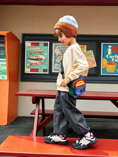 SHEIN Pantalón largo informal con bordado de letras y parches en estilo juvenil y moderno para uso al aire libre y uso diario, apropiado para niños