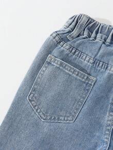 SHEIN Explorewe 年轻女孩心形印花破洞口袋休闲牛仔裤 - 淺色水洗藍 - 查看 8