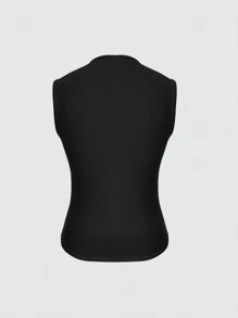 Camiseta básica de ajuste ceñido con doble capa, sin mangas y de cuello medio en color sólido, de la marca XLLAIS