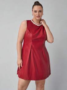 SHEIN Clasi Gaun Mini Kulit Sintetis Vegan Tanpa Lengan dengan Kerah Mutiara Ukuran Plus - Burgundy - View 3
