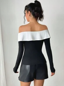 Chiquease Damen Kontrastfarbiges 3D Blumen Dekor Off-Shoulder Langarm T-Shirt - Schwarz - Übersicht 2