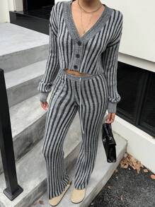SHEIN EZwear طقم قطعتين كاجوال للخريف والشتاء، كارديجان فضفاض بأكمام طويلة وأزرار على الرقبة على شكل حرف V مع بنطال محبوك طويل - بني فاتح - مشاهدة 3