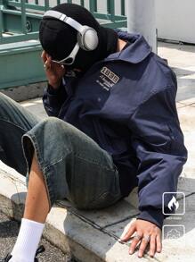 Manfinity EMRG Abrigo casual acolchado de cuello alto con cremallera frontal, manga larga y estampado de letras para hombres, ropa de vuelta al colegio, chaqueta bomber