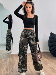 SHEIN Leap Crew 青少年女孩黑色针织方脸长袖短款上衣和迷彩工装口袋抽绳踝裤 2 件套 - 軍綠色 - 查看 1