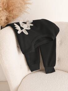 SHEIN Frenchy 大码圆领长袖 3D 花卉装饰简约休闲运动衫 - 彩色 - 查看 9