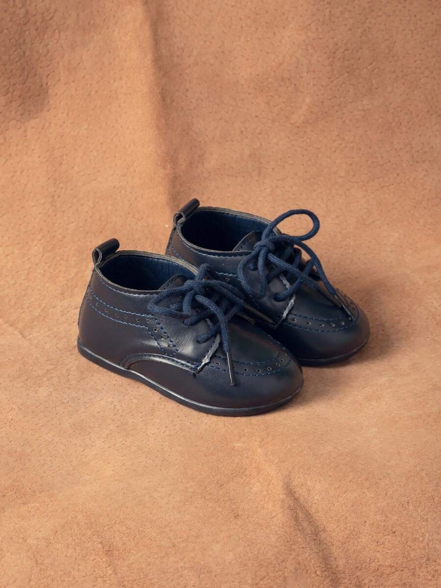 可爱舒适的平底鞋适合室内和室外散步、婴儿和幼儿