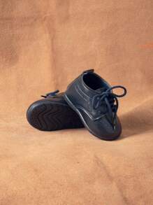 可爱舒适的平底鞋适合室内和室外散步、婴儿和幼儿