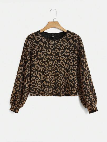 SHEIN Essnce 女式豹纹服装豹纹长袖宽松休闲 T 恤，秋冬豹纹针织 T 恤，圆领，长袖，袖口带状，半短下摆。搭配紧身裤和白色运动鞋，打造完美造型。