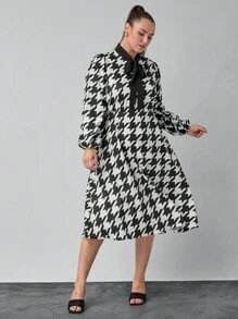 SHEIN Clasi 大码女士优雅连衣裙，系带领、灯笼袖和千鸟格图案 - 黑與白 - 查看 3