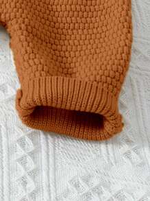 SHEIN Playful Pals 女婴可爱休闲荷叶边提花针织连体衣，卡其色和焦糖色，带心形图案，秋冬新品 - 棕色 - 查看 4