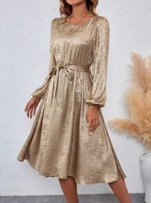 Chiquease Vestido largo de manga larga con escote redondo, cintura marcada y lazo para mujer con brillo metálico para fiestas y celebraciones de Año Nuevo - Dorado - Ver 3