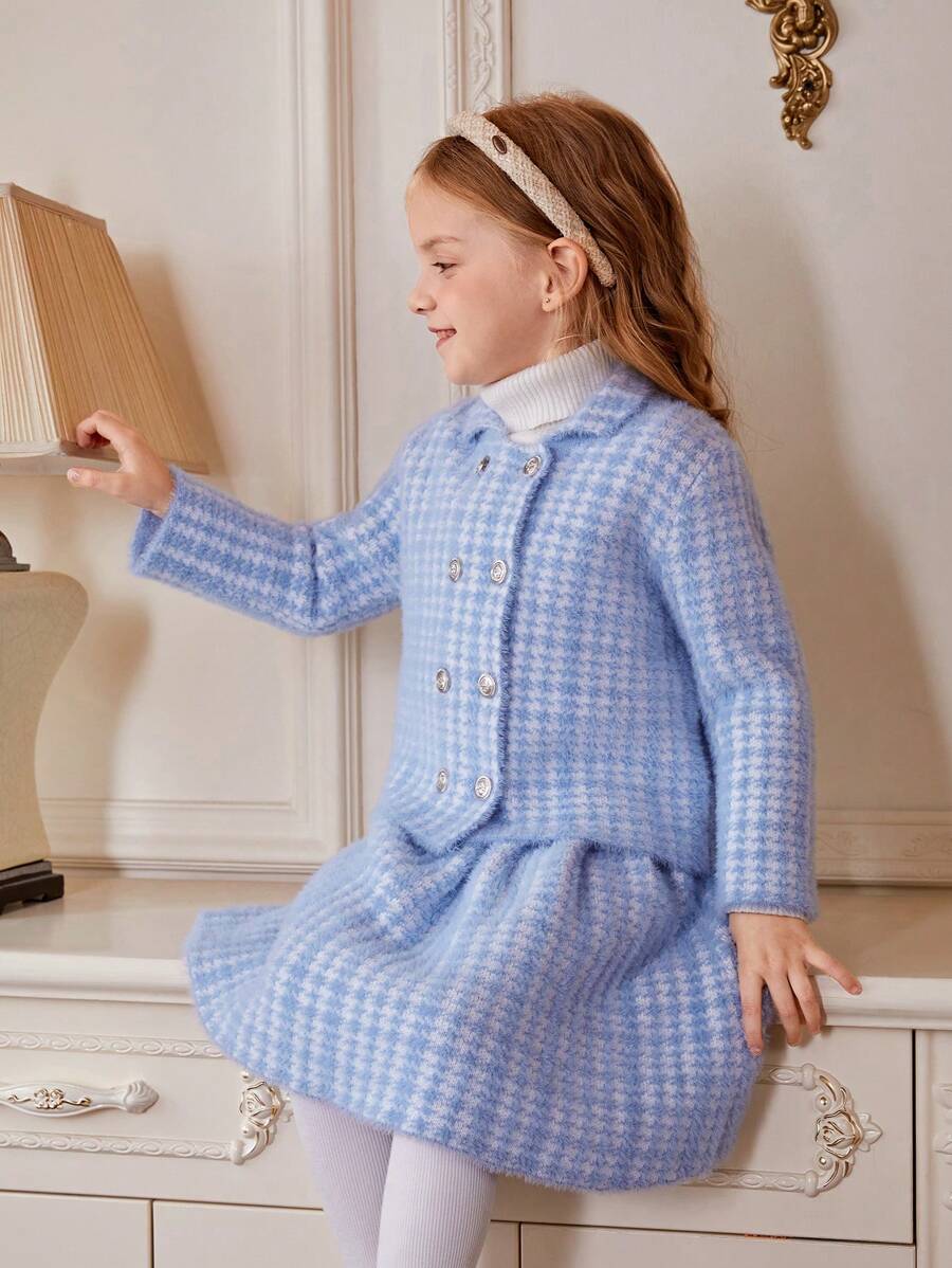 SHEIN 2Pcs Young Girl Fashion Knitted Cardigan Sweater And Skirt Set, Autumn & Winter. Soft Light Blue Fabric With Elegant Pattern Design. Featuring Soft Pink Color For Vibrant Look. Collared Neckline And Double-Breasted Buttons. Suitable For Autumn Winter Wear. Soft, Skin-Friendly, Lightweight And Comfortable Material. Suitable For Various Occasions Like Casual, School, Gathering, Shopping, Holidays And Parties.