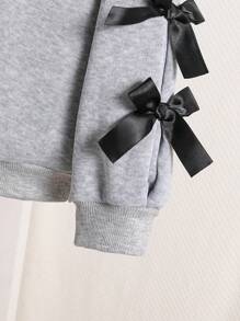 SHEIN Genkimix Kids Sudadera casual de cuello redondo gris para niña pequeña con moño 3D para otoño/invierno, adecuada para combinar con diferentes abrigos exteriores, chaquetas, pantalones y faldas, apropiada para uso casual diario, apta para diversas ocasiones relajadas