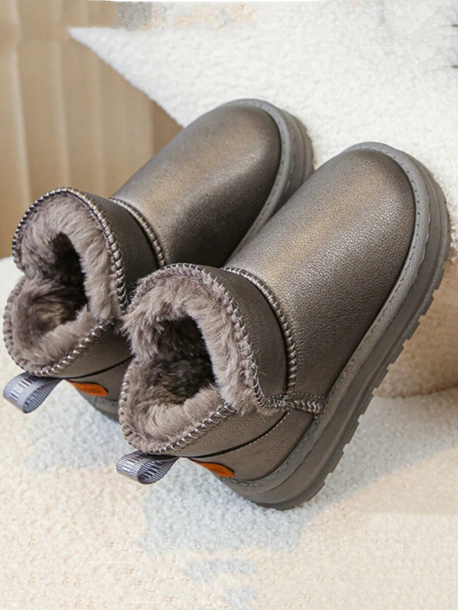 1 双防滑舒适平底圆头儿童雪地靴