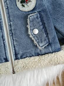 SHEIN Áo khoác denim lót nhiệt rộng rãi màu xanh nhạt mới giặt cho bé gái có miếng vá trang trí, thiết kế đơn giản để mặc hàng ngày - Rửa trung bình - Xem 7
