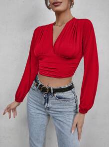 RueChic Blusa feminina cropped plissada de cor sólida com decote em V, mangas bufantes e modelagem moderna. - Vermelho - Ver 3