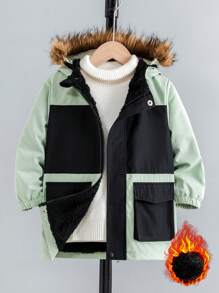 Young Boys Casual Sports Contrast Color Patchwork Flap Pockets Hooded Thick Mid-Length Jacket. The Thick Design Provides Excellent Warmth, Suitable For Cold Winters, And Suitable For Young Boys To Wear In Casual Sports Occasions. The Contrast Color Patchwork And Utility Pockets Design Make The Jacket More Unique And Personalized, And The Combination Of Hood Fur And Plush Lining Make The Whole Jacket More Fashionable And Sporty.