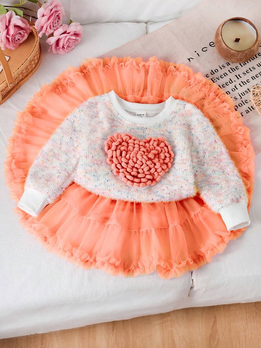 SHEIN Conjunto de suéter com estampa de coração e saia em camadas de malha para bebê menina