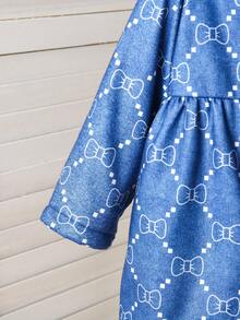 SHEIN Jachetă de blugi cu imprimeu albastru pentru fete, cu un model imprimat unic pentru un aspect la modă, potrivire largi, potrivită pentru stratificare, perfectă pentru stilul casual, toamna/iarna